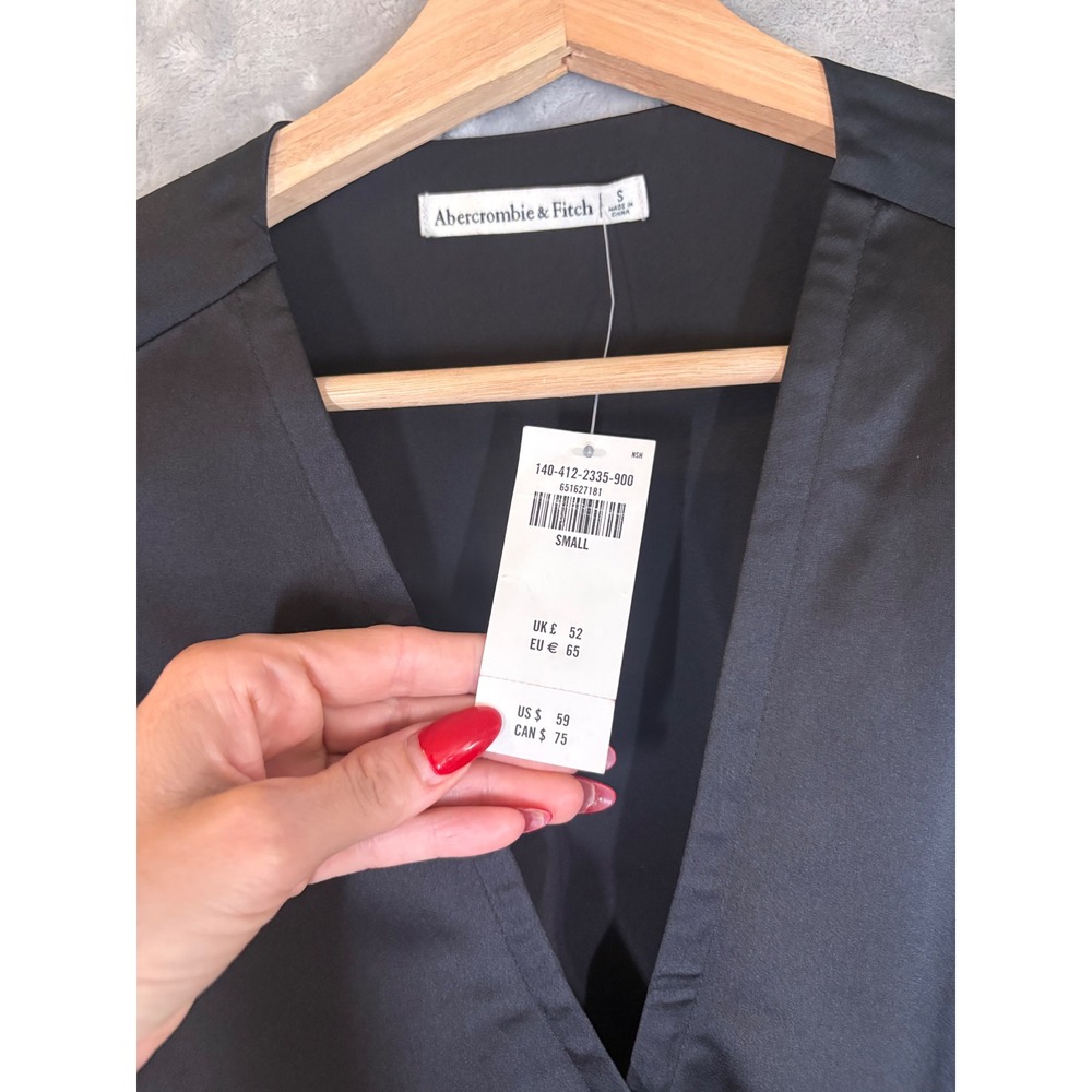 NWT Abercrombie & Fitch Black Satin Long Sleeve Wrap Crop Top S Minimalist Glam - Picture 10 of 10